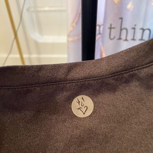 Ladies Grey Summer top by Torrid. This (L) 26”, (B) 24 “, Shoulders 15”